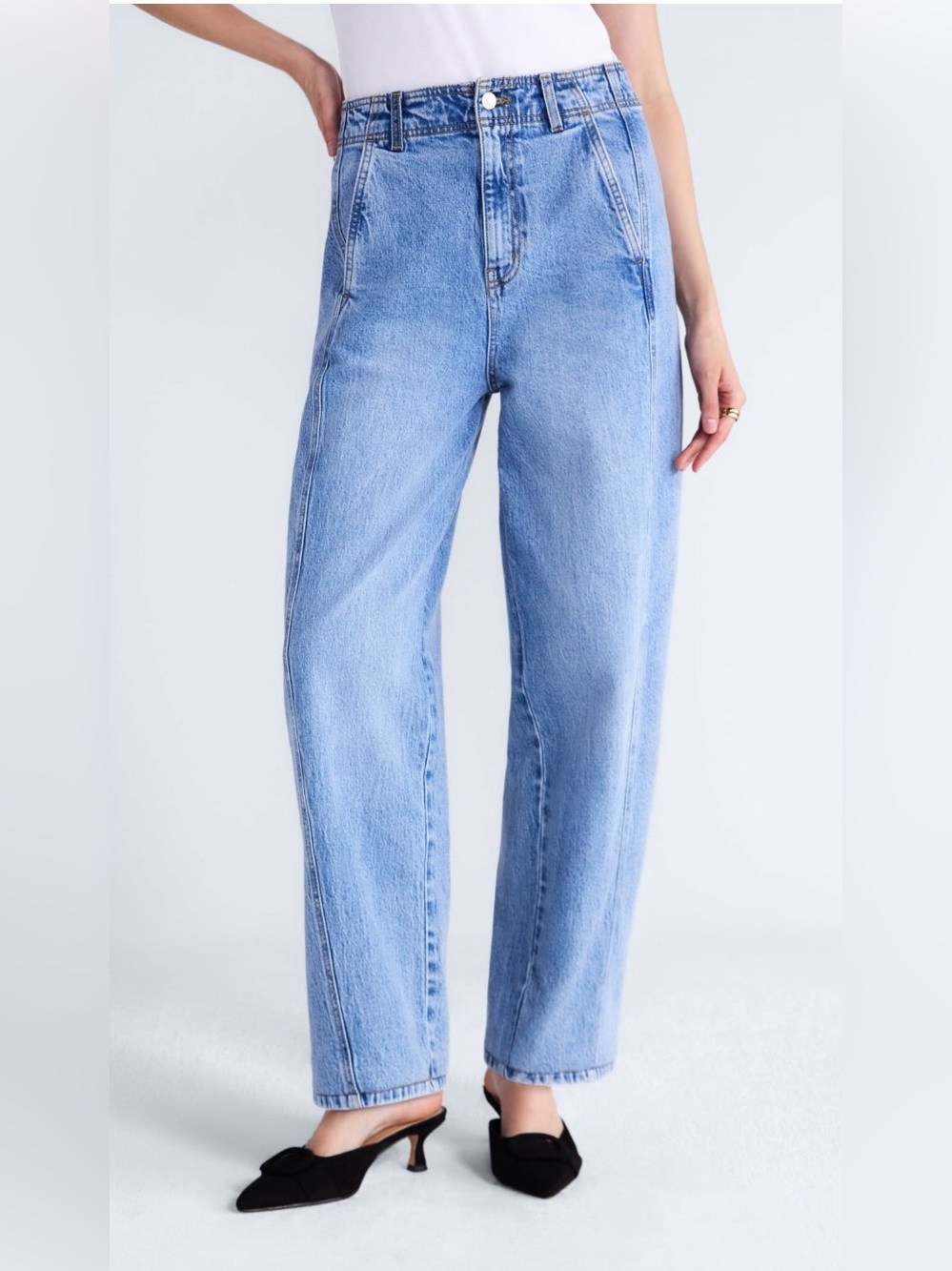 Free Assembly Women’s Side Panel Barrel Jeans 30” Inseam
